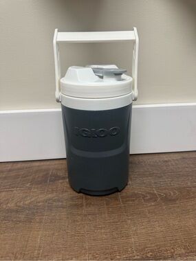 Igloo Gray and White Insulated Water Jug with Carry Handle